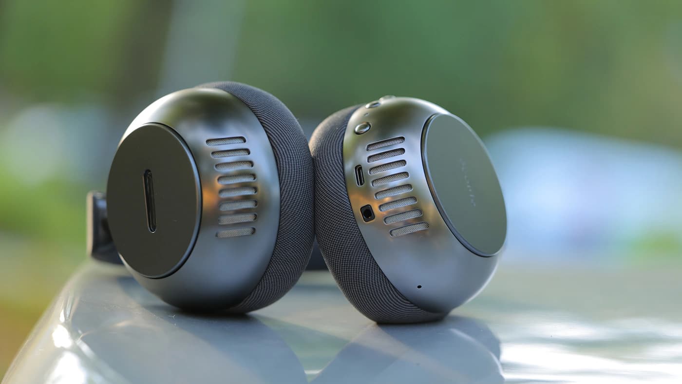 Wireless vs Wired Audiophile Headphones for Lossless Music