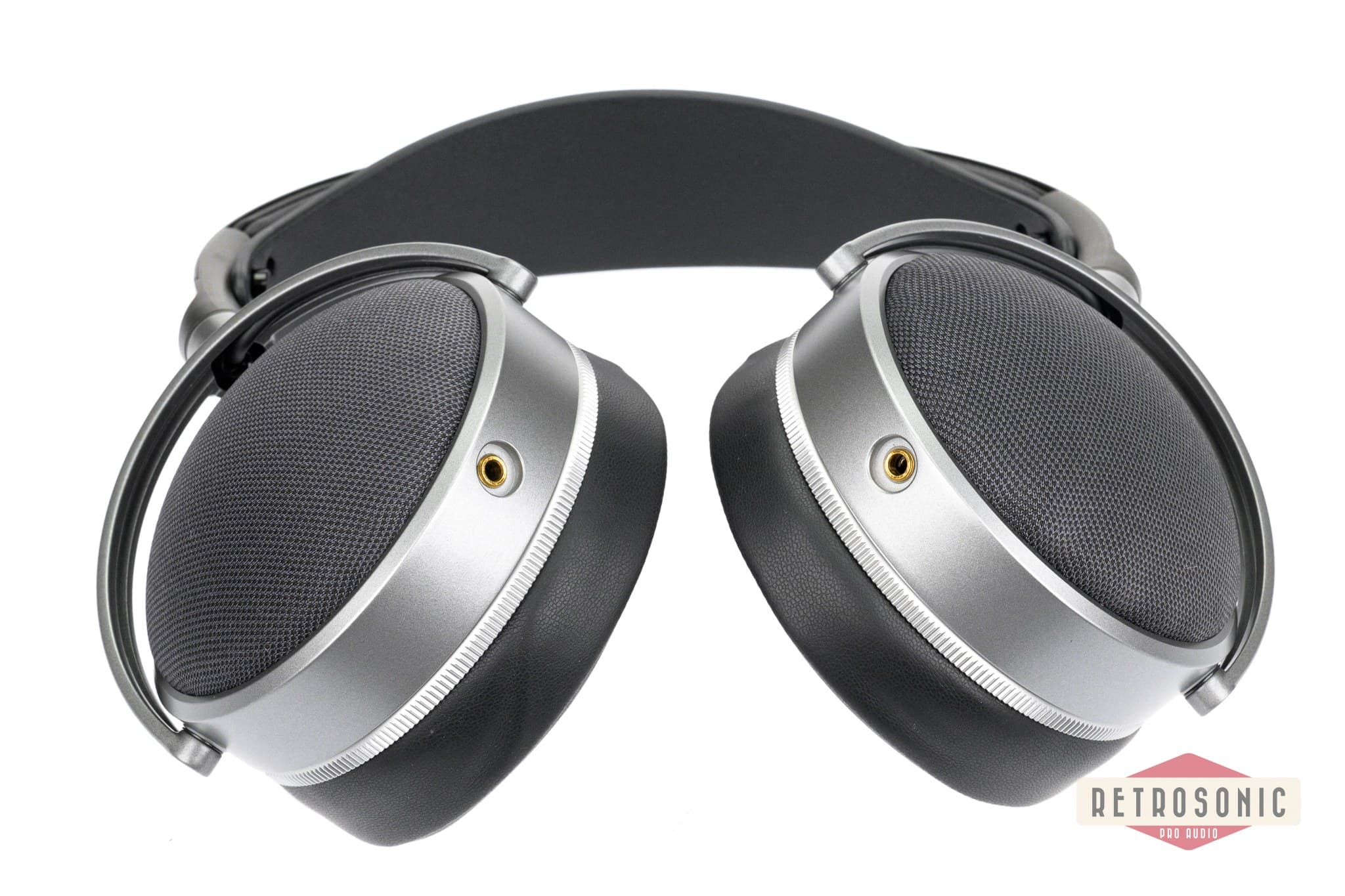 Closed‑Back Headphones for Noisy Environments – The Only